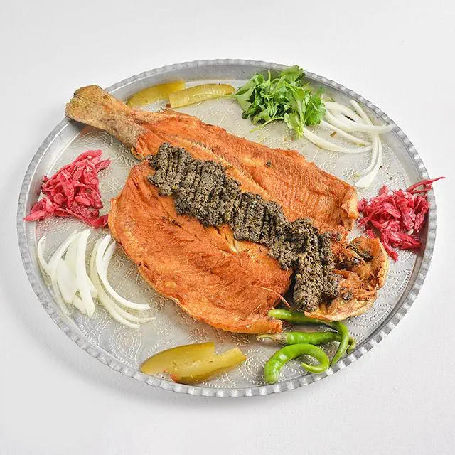 ماهی قزل آلا با سبزی پلو